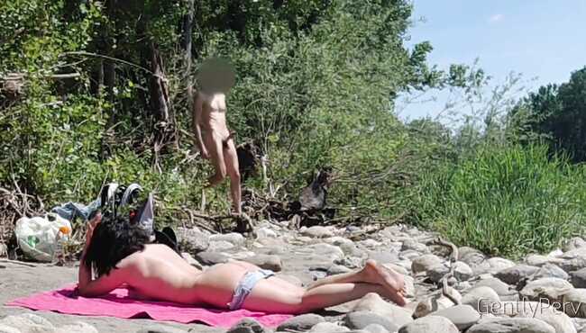 Нудисты на пляже со стояком (34 фото) - порно chelmass.ru